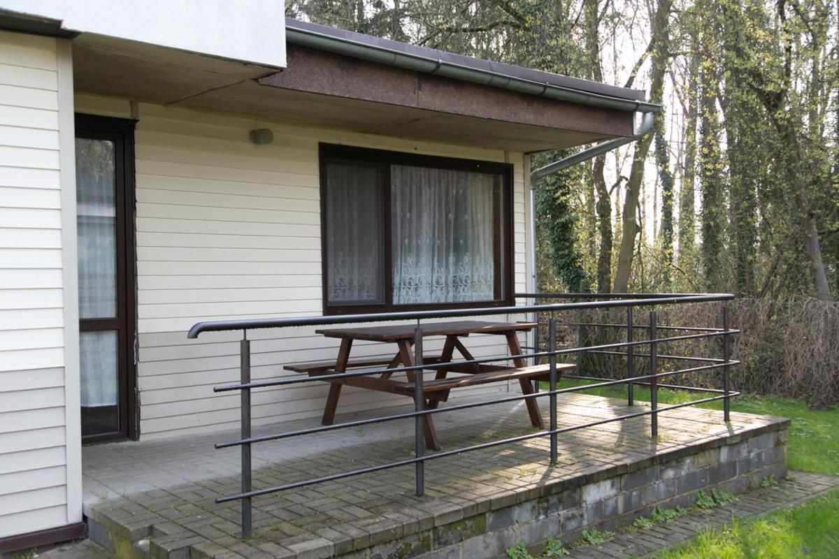 Camping Oaza Blonie Kornik Domki Standard - 3 Pokoje Exterior photo